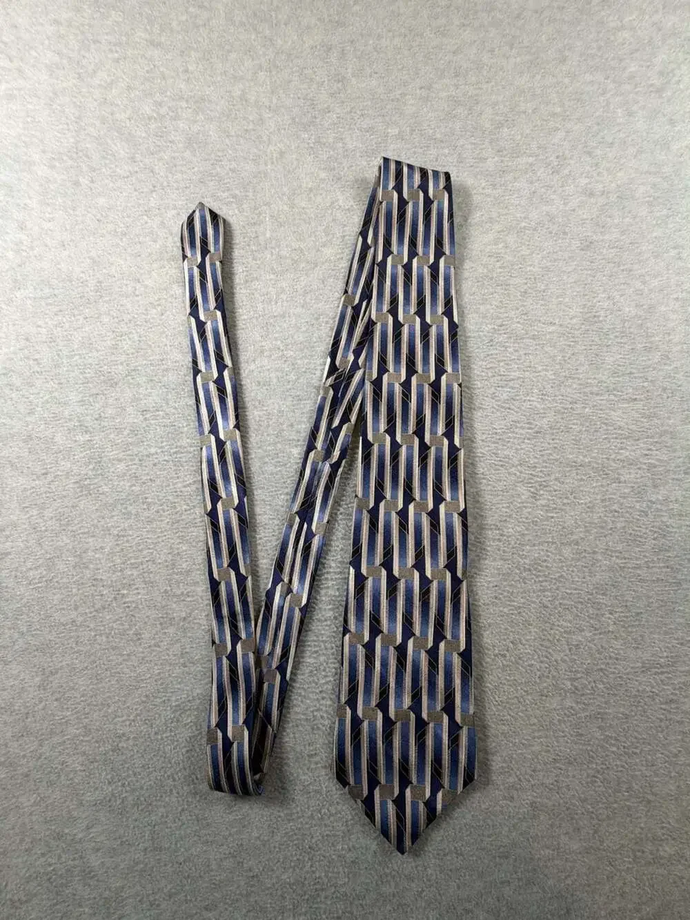 Louis Feraud Men's 100% Silk Geometric Pattern Necktie